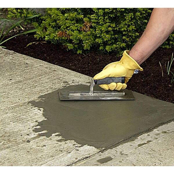 Example of smoothing a concrete repair with a trowel